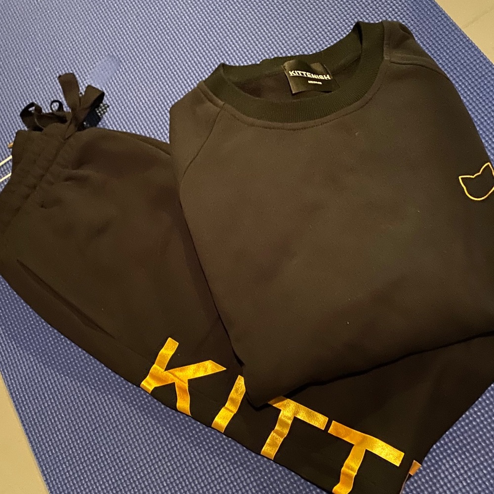 Kittenish sweat suit